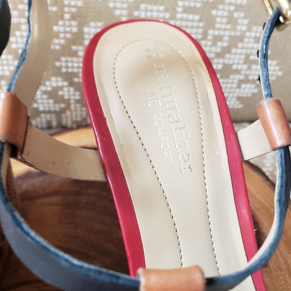 BOHO STYLE WEDGE T-STRAP SANDAL - Picture 7 of 9